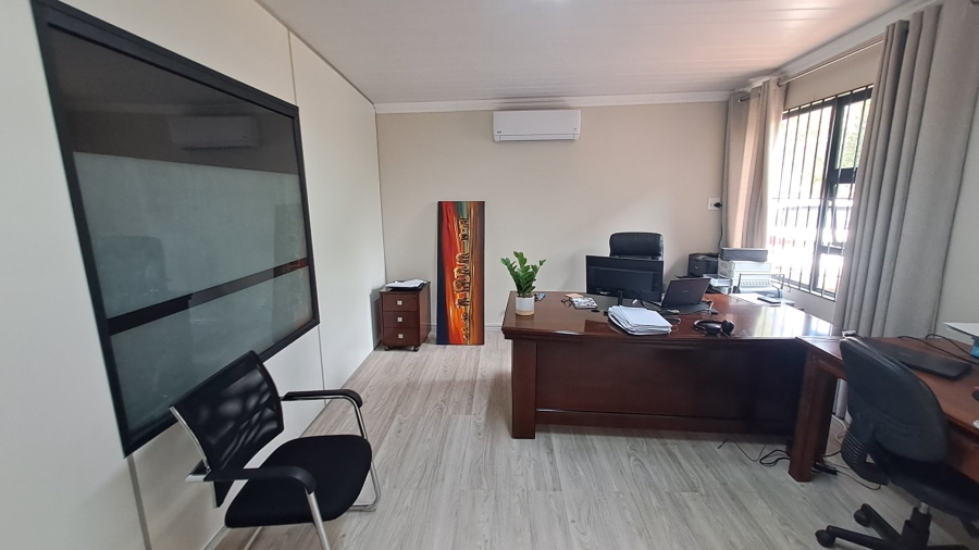 5 Bedroom Property for Sale in Langenhovenpark Free State